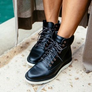 SOLD ❌ EUC Timberland Women's 11W Kenniston Boot